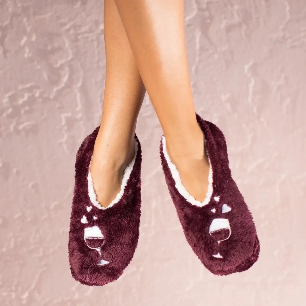 NWT 5-6 Small Wine glass plush slippers cozy wine a little laugh a lot